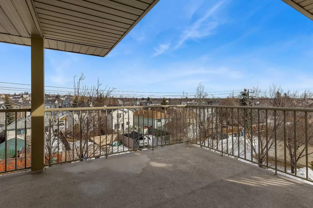 20 Harvest Rose Park NE Calgary AB T3K 4Z1