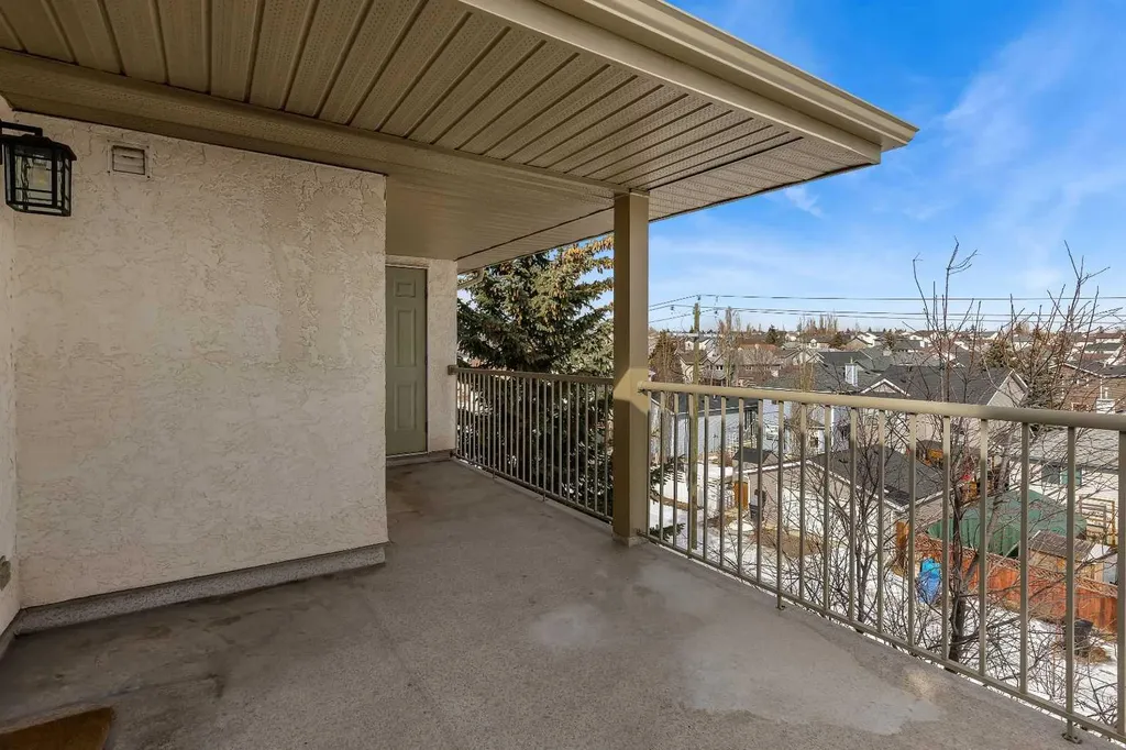 20 Harvest Rose Park NE Calgary AB T3K 4Z1