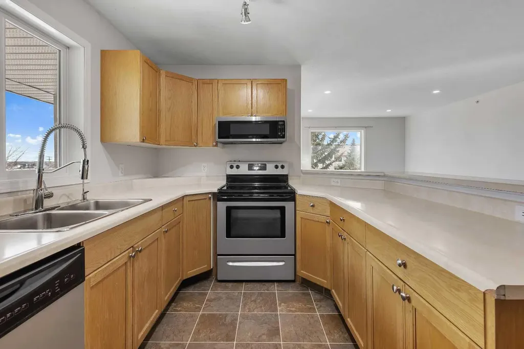 20 Harvest Rose Park NE Calgary AB T3K 4Z1