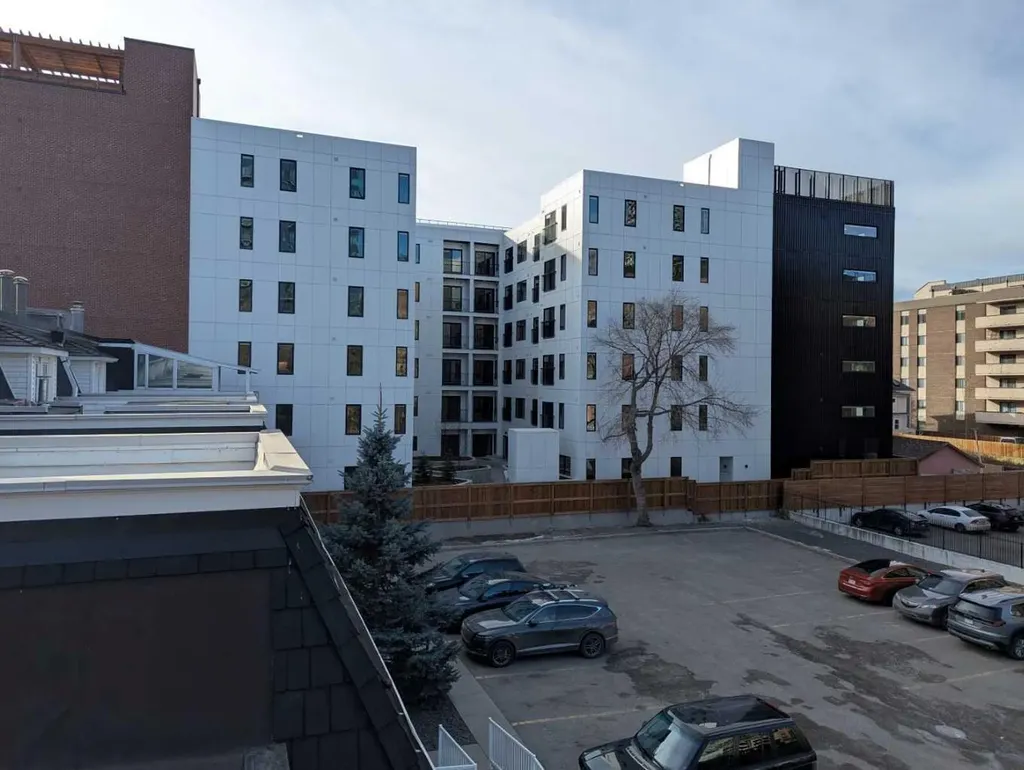1401 2 Street SW Calgary AB T2R 0W7