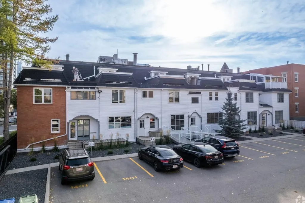 1401 2 Street SW Calgary AB T2R 0W7