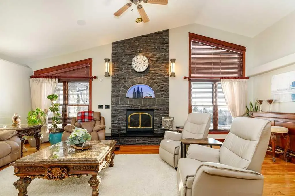 85 Oberlin Avenue Red Deer AB T4N 4X1