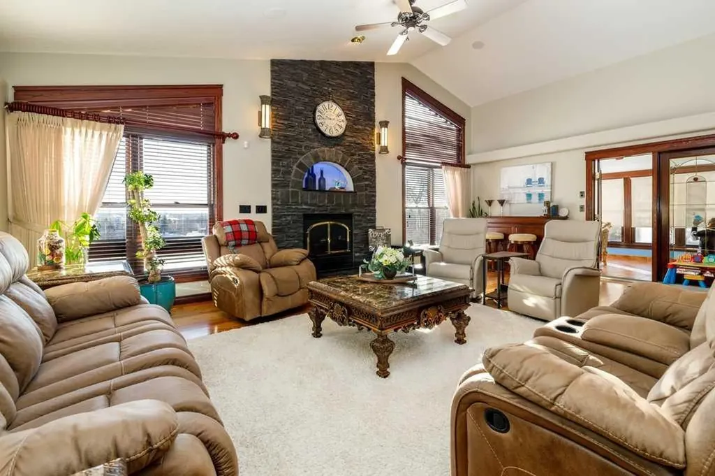 85 Oberlin Avenue Red Deer AB T4N 4X1
