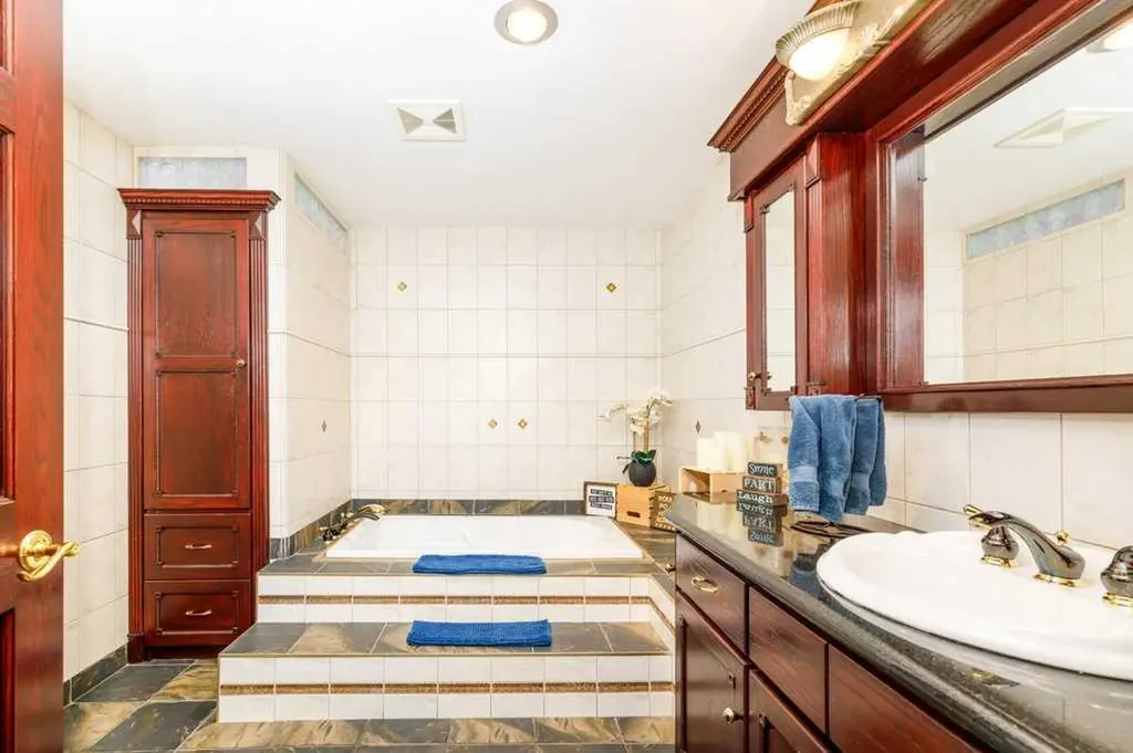 85 Oberlin Avenue Red Deer AB T4N 4X1