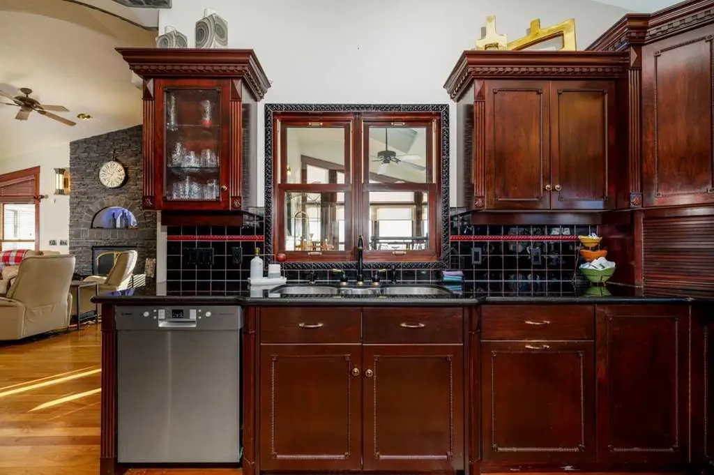 85 Oberlin Avenue Red Deer AB T4N 4X1