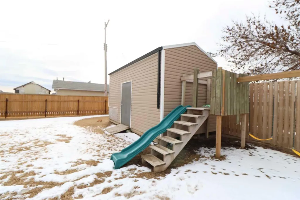 117 Farrar Street Enchant AB T0K 0V0