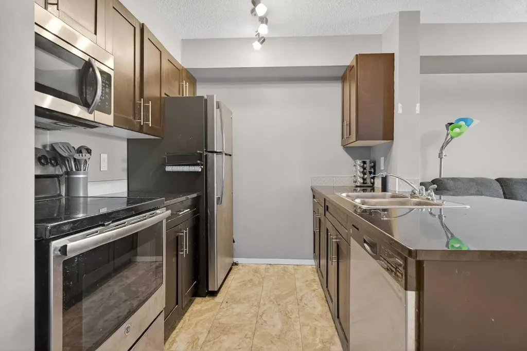 18122 77 Street Edmonton AB T5Z 0N7