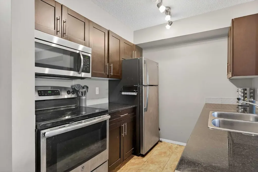 18122 77 Street Edmonton AB T5Z 0N7