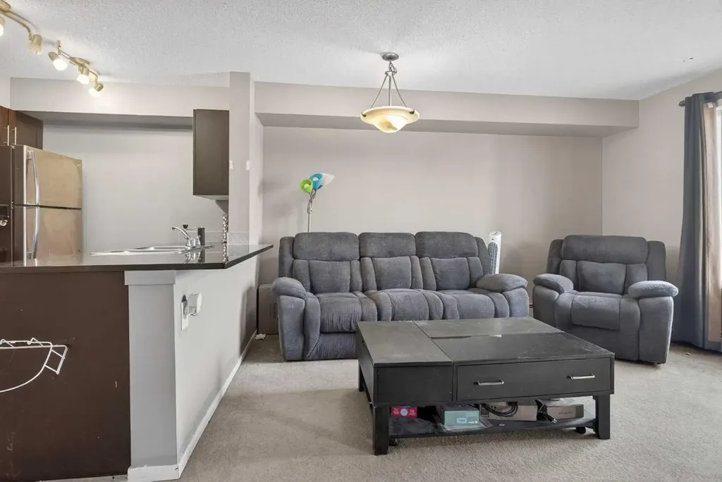 18122 77 Street Edmonton AB T5Z 0N7
