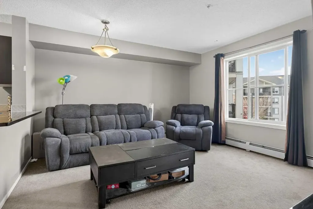 18122 77 Street Edmonton AB T5Z 0N7