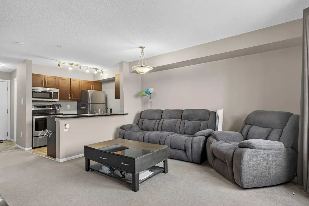 18122 77 Street Edmonton AB T5Z 0N7