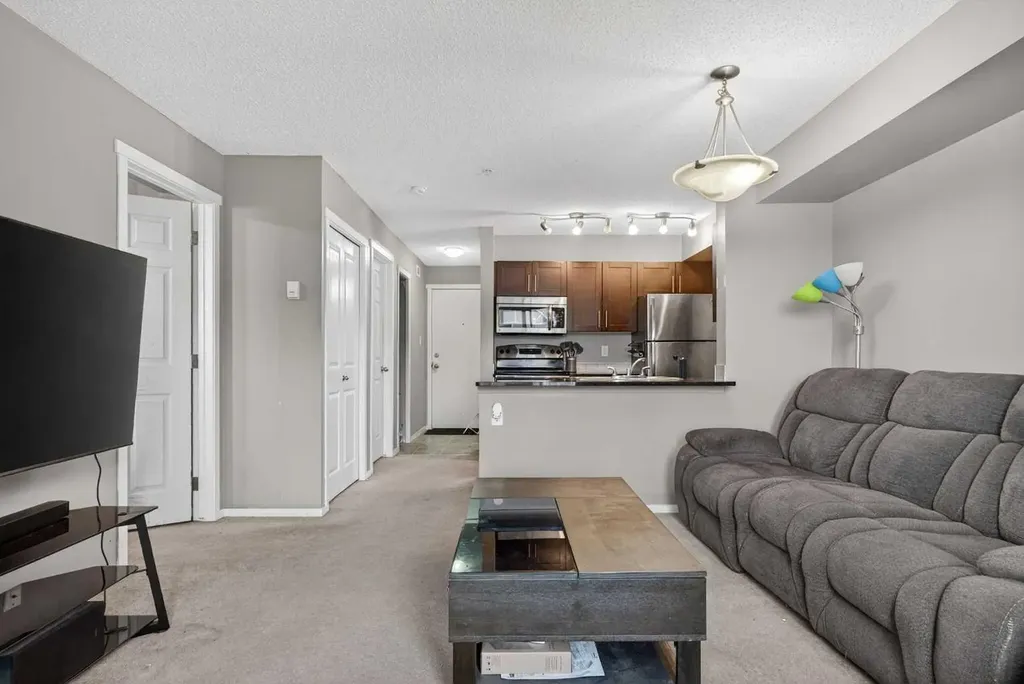 18122 77 Street Edmonton AB T5Z 0N7