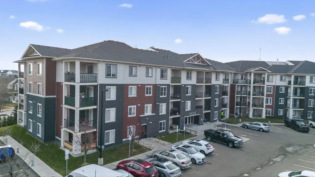 18122 77 Street Edmonton AB T5Z 0N7