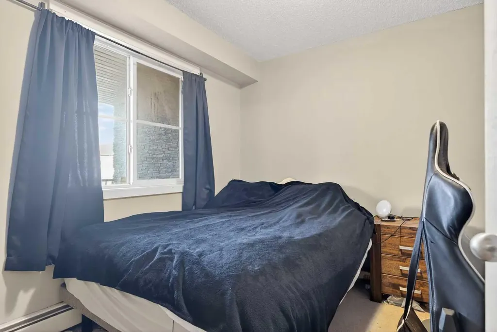 18122 77 Street Edmonton AB T5Z 0N7