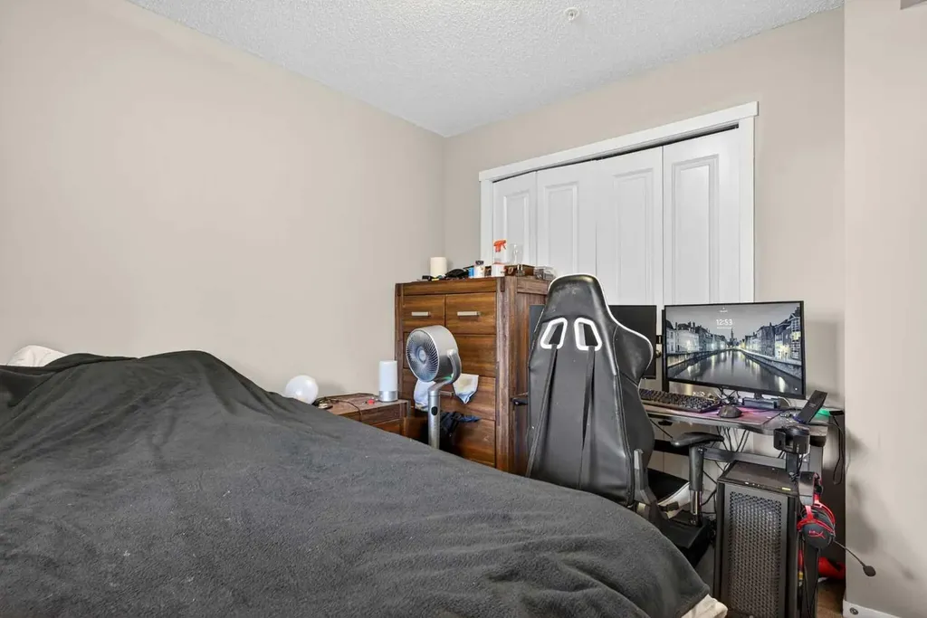18122 77 Street Edmonton AB T5Z 0N7