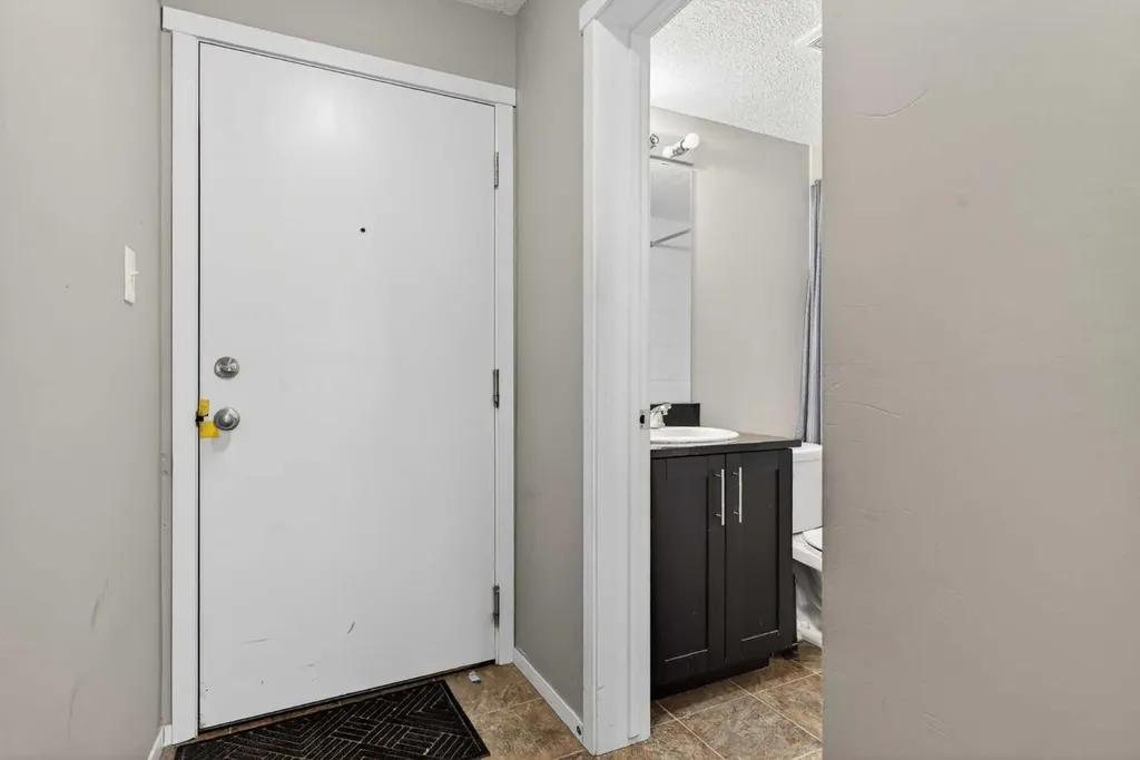 18122 77 Street Edmonton AB T5Z 0N7