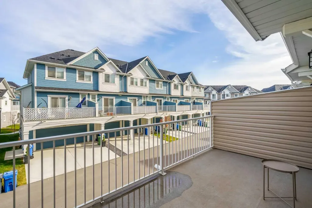 628 Copperstone Manor SE Calgary AB T2Z 5G4
