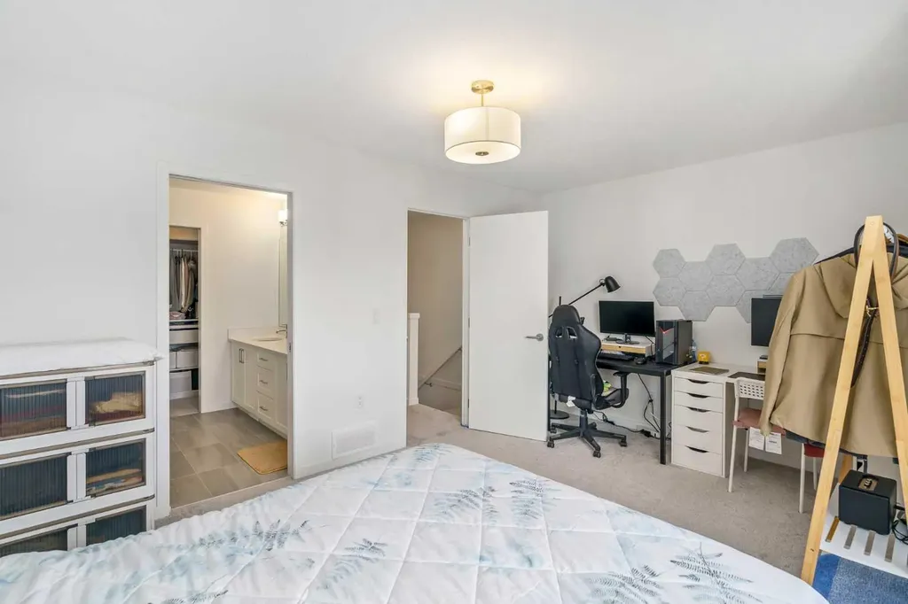 628 Copperstone Manor SE Calgary AB T2Z 5G4