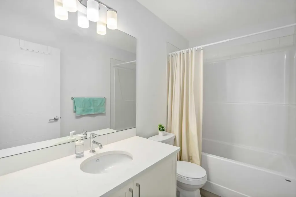 628 Copperstone Manor SE Calgary AB T2Z 5G4