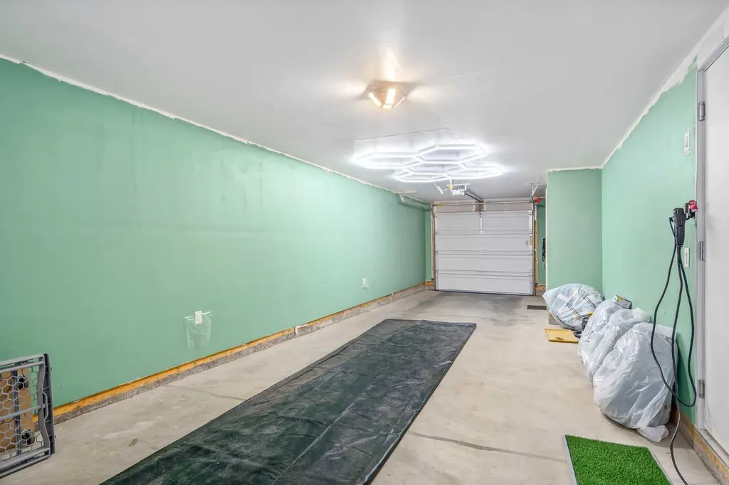628 Copperstone Manor SE Calgary AB T2Z 5G4