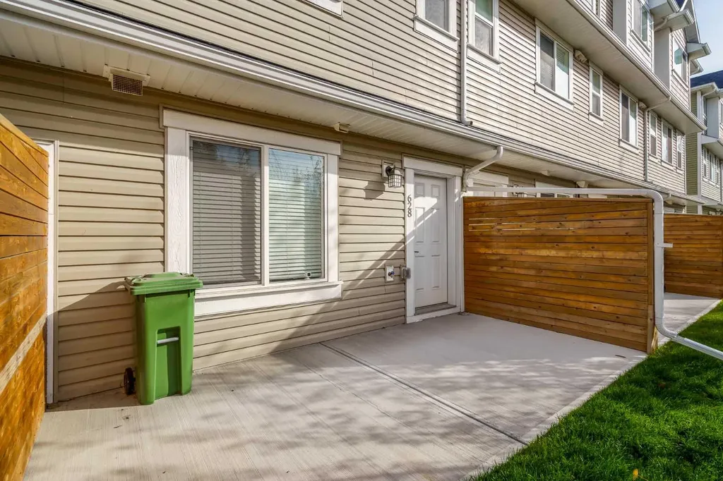 628 Copperstone Manor SE Calgary AB T2Z 5G4