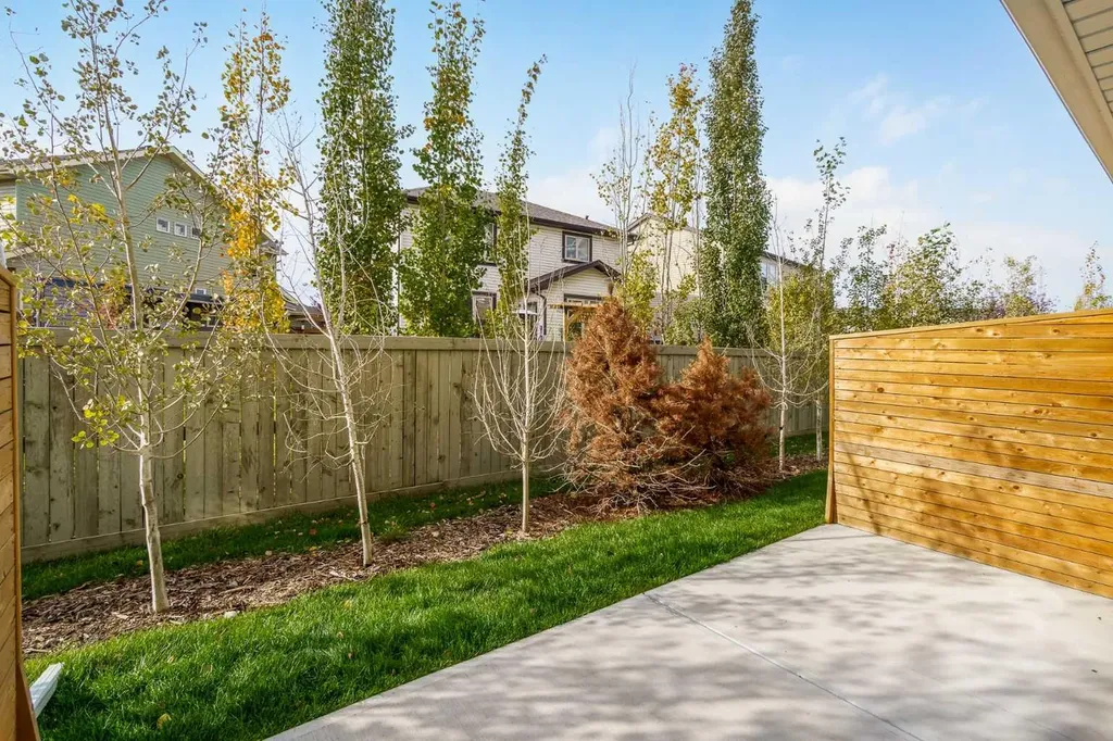 628 Copperstone Manor SE Calgary AB T2Z 5G4