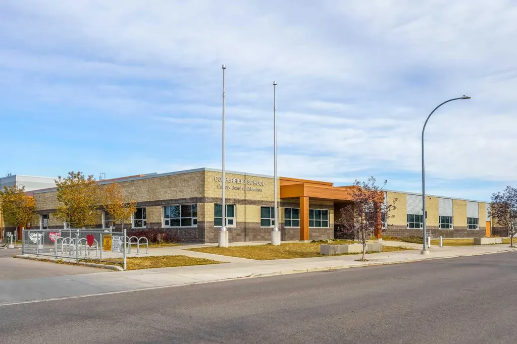 628 Copperstone Manor SE Calgary AB T2Z 5G4