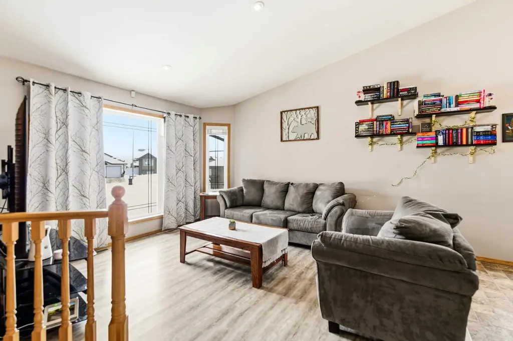 22 Mcdougall Close Penhold AB T0M 1R0