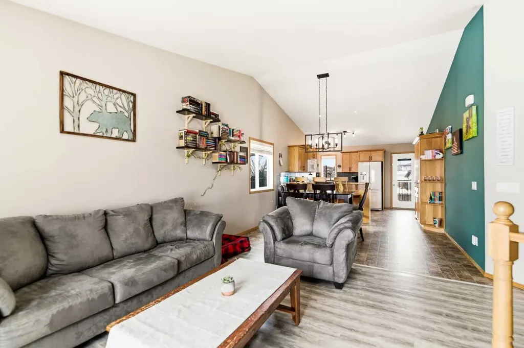 22 Mcdougall Close Penhold AB T0M 1R0