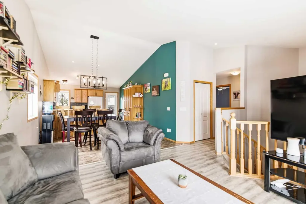 22 Mcdougall Close Penhold AB T0M 1R0