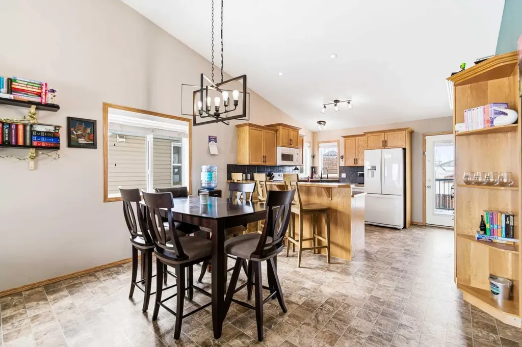22 Mcdougall Close Penhold AB T0M 1R0