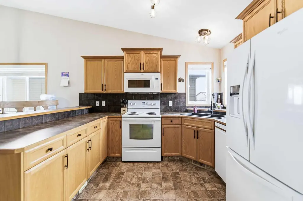 22 Mcdougall Close Penhold AB T0M 1R0