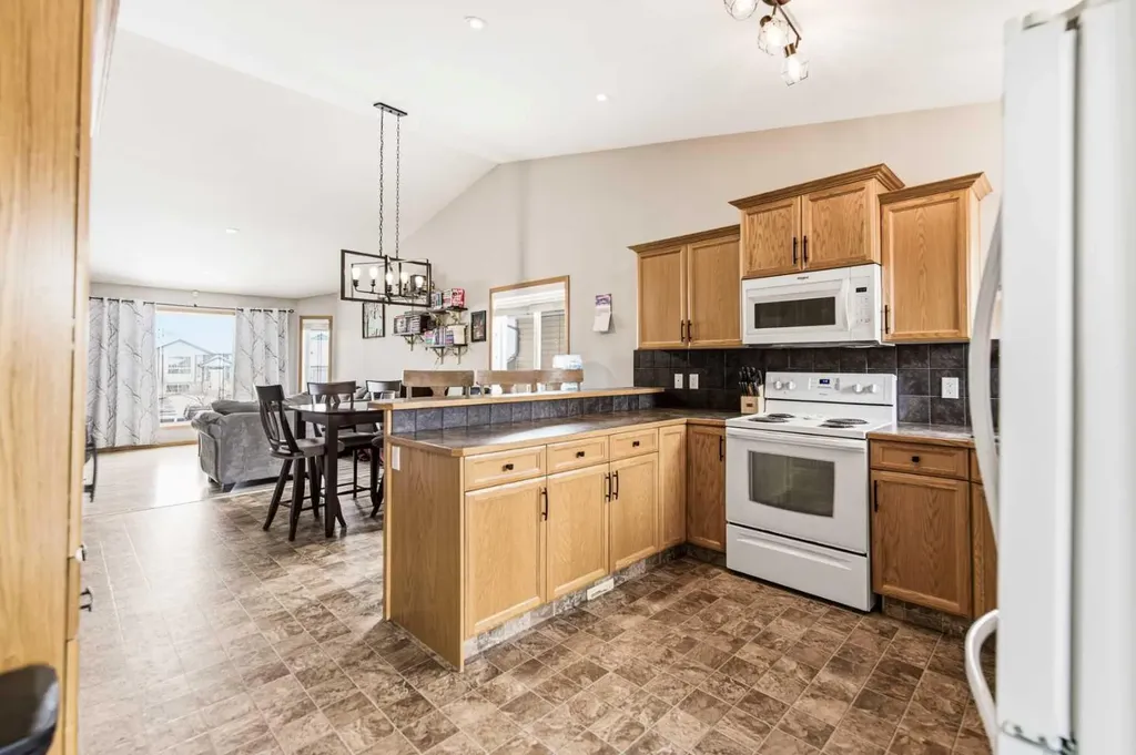 22 Mcdougall Close Penhold AB T0M 1R0