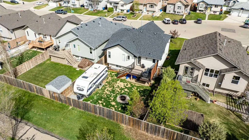 22 Mcdougall Close Penhold AB T0M 1R0