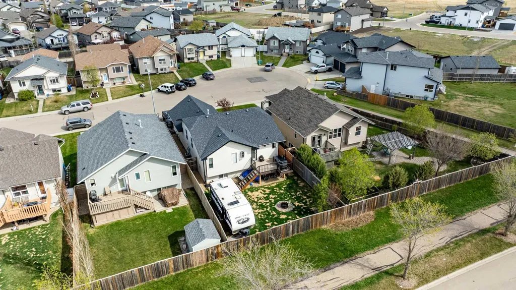 22 Mcdougall Close Penhold AB T0M 1R0