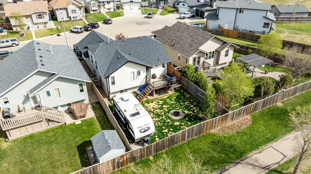 22 Mcdougall Close Penhold AB T0M 1R0