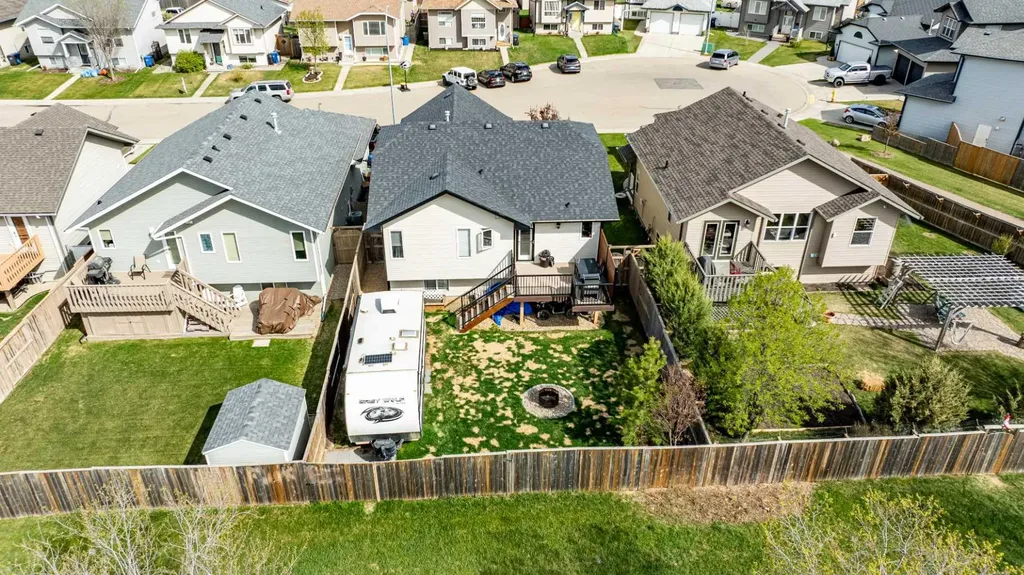 22 Mcdougall Close Penhold AB T0M 1R0