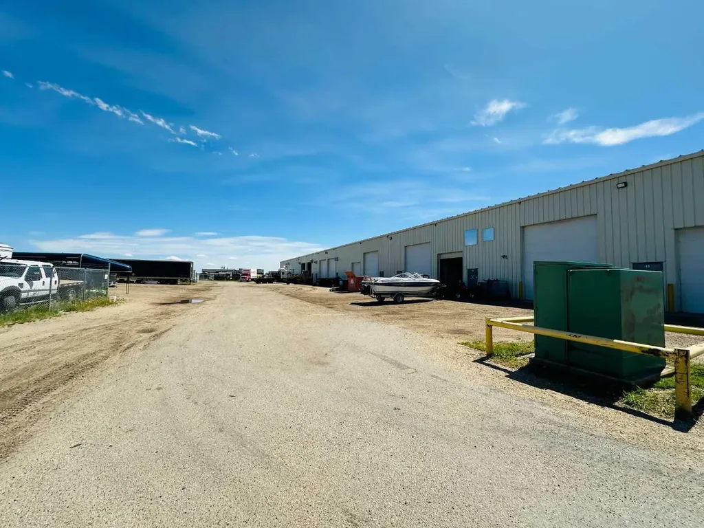 10322 74 Avenue Clairmont AB T8X 5A7
