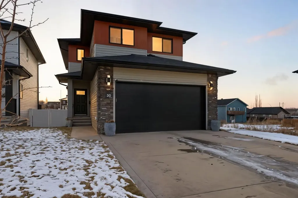 30 Palmer Circle Blackfalds AB T4M 0N7