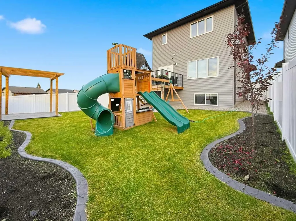 30 Palmer Circle Blackfalds AB T4M 0N7
