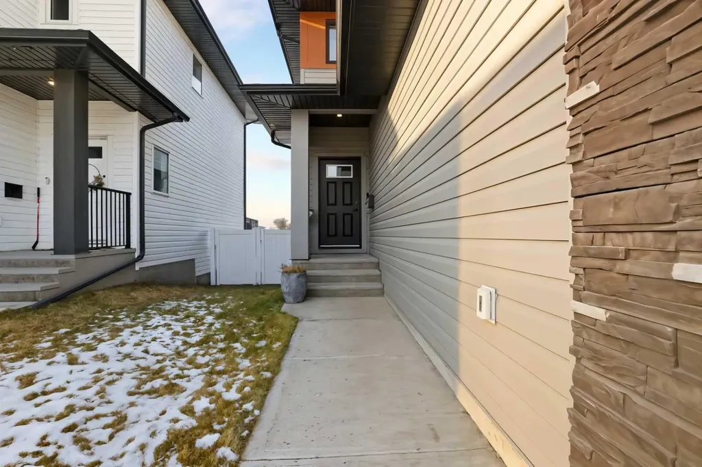 30 Palmer Circle Blackfalds AB T4M 0N7