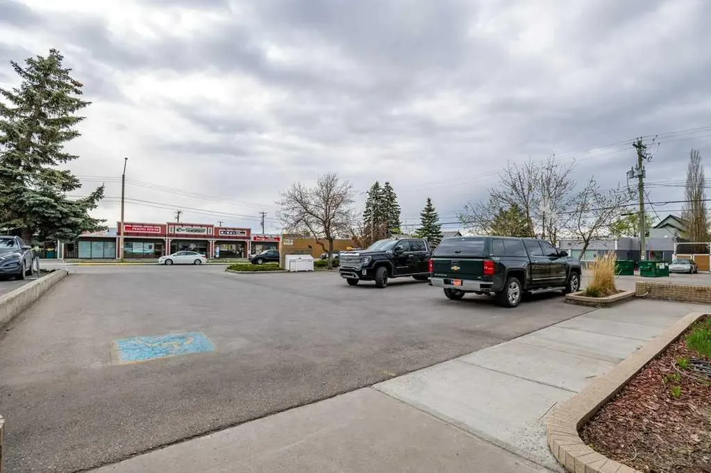 115B 4 Avenue W Cochrane AB T4C1A4