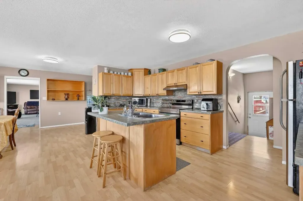 119 3 Avenue W Hussar AB T0J 1S0