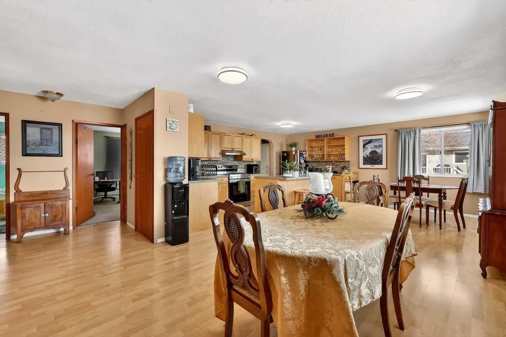 119 3 Avenue W Hussar AB T0J 1S0