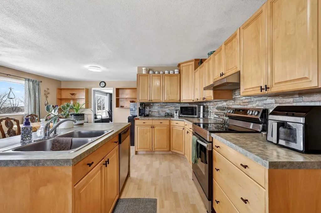 119 3 Avenue W Hussar AB T0J 1S0