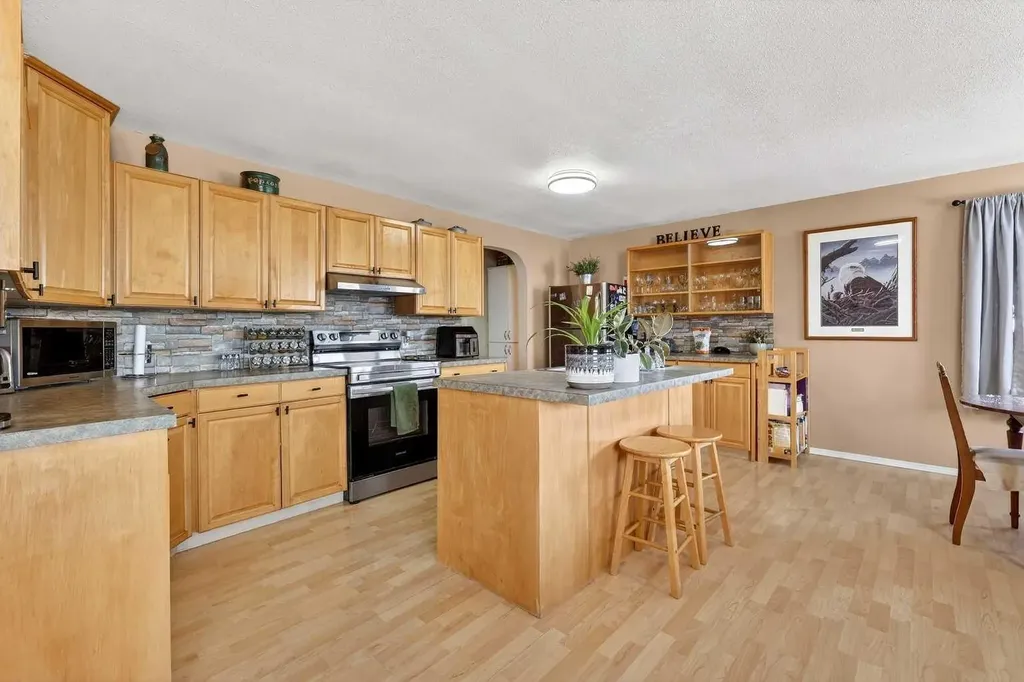 119 3 Avenue W Hussar AB T0J 1S0