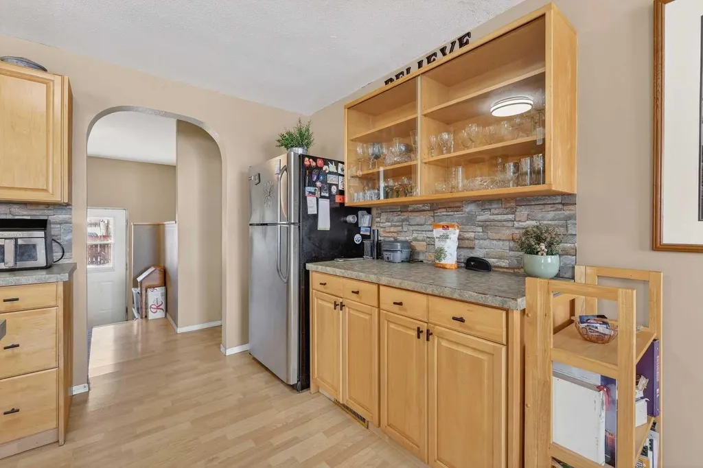 119 3 Avenue W Hussar AB T0J 1S0