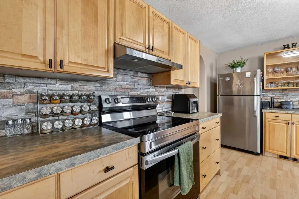 119 3 Avenue W Hussar AB T0J 1S0