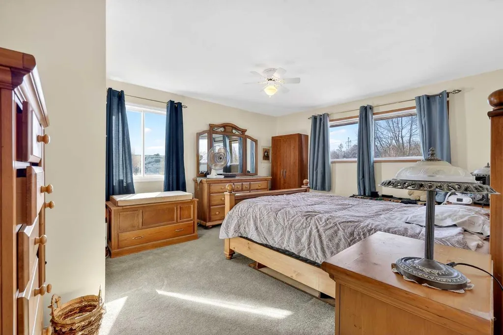 119 3 Avenue W Hussar AB T0J 1S0