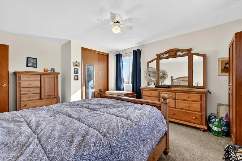 119 3 Avenue W Hussar AB T0J 1S0